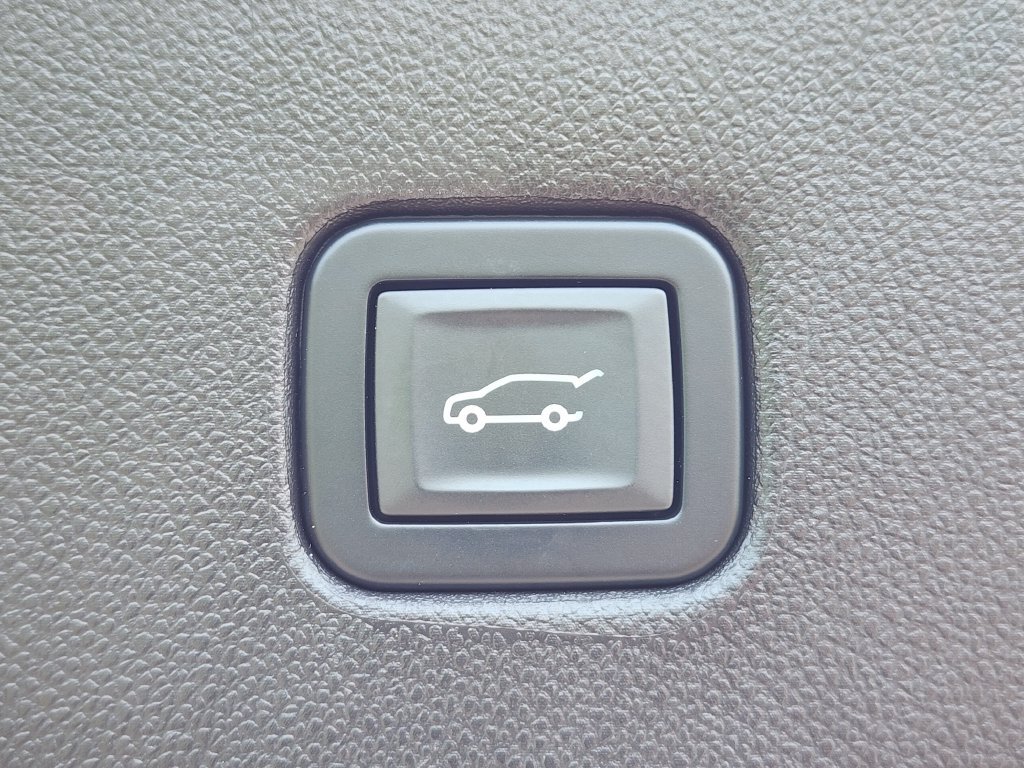 Used 2019 Chevrolet Blazer Premier w/ Driver Confidence II Package FWD image 16
