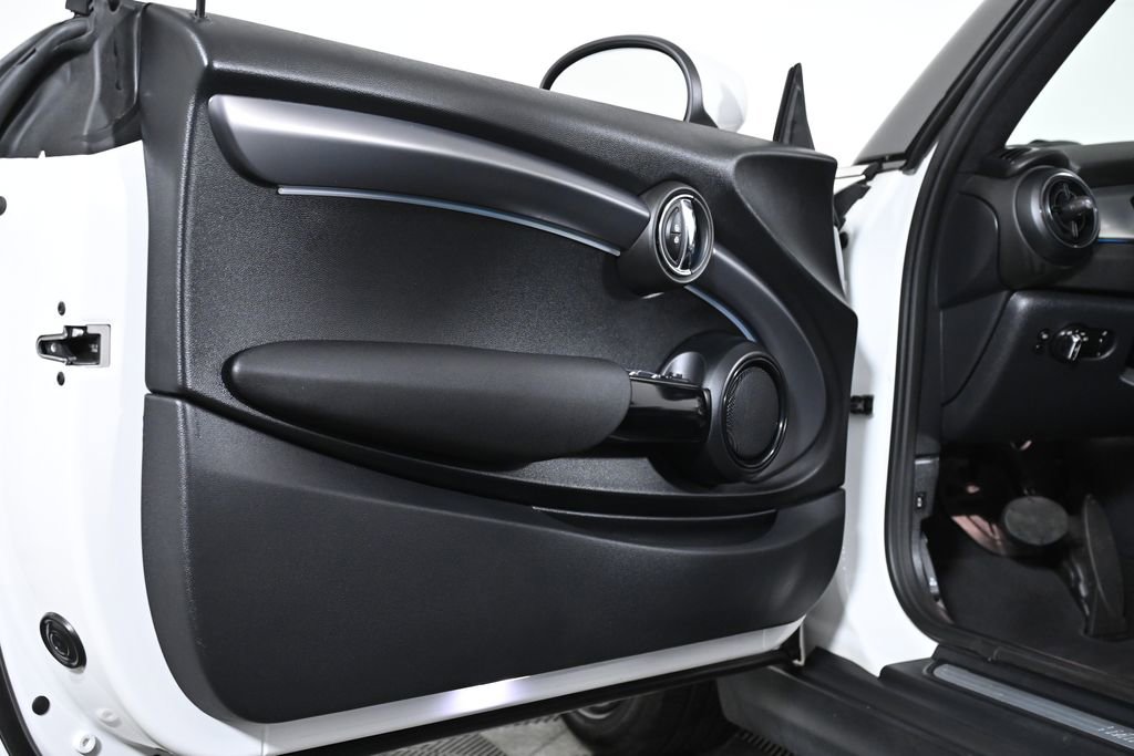 Certified 2024 MINI Cooper image 32