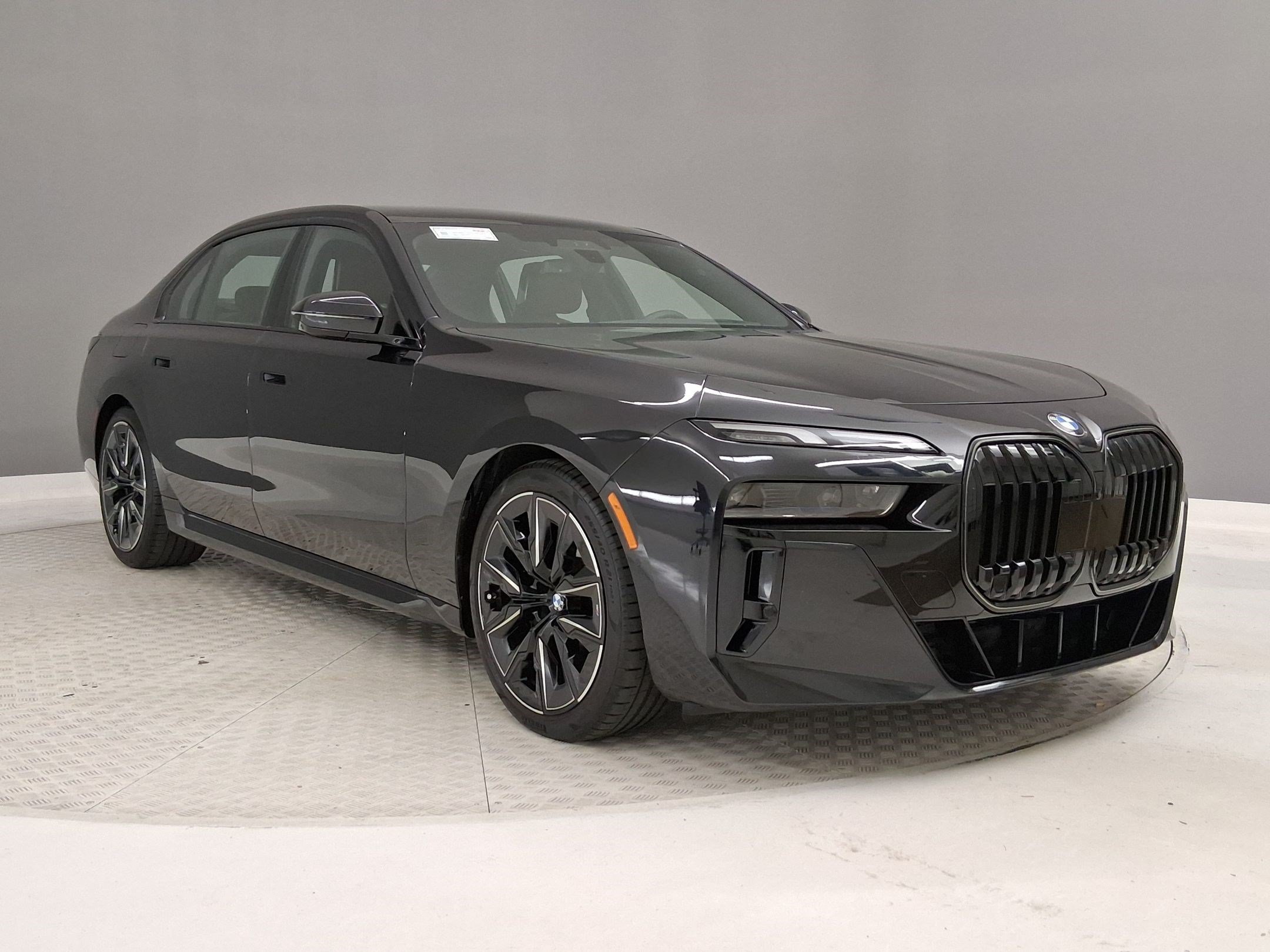 Used 2025 BMW 760i xDrive AWD/4WD image 5