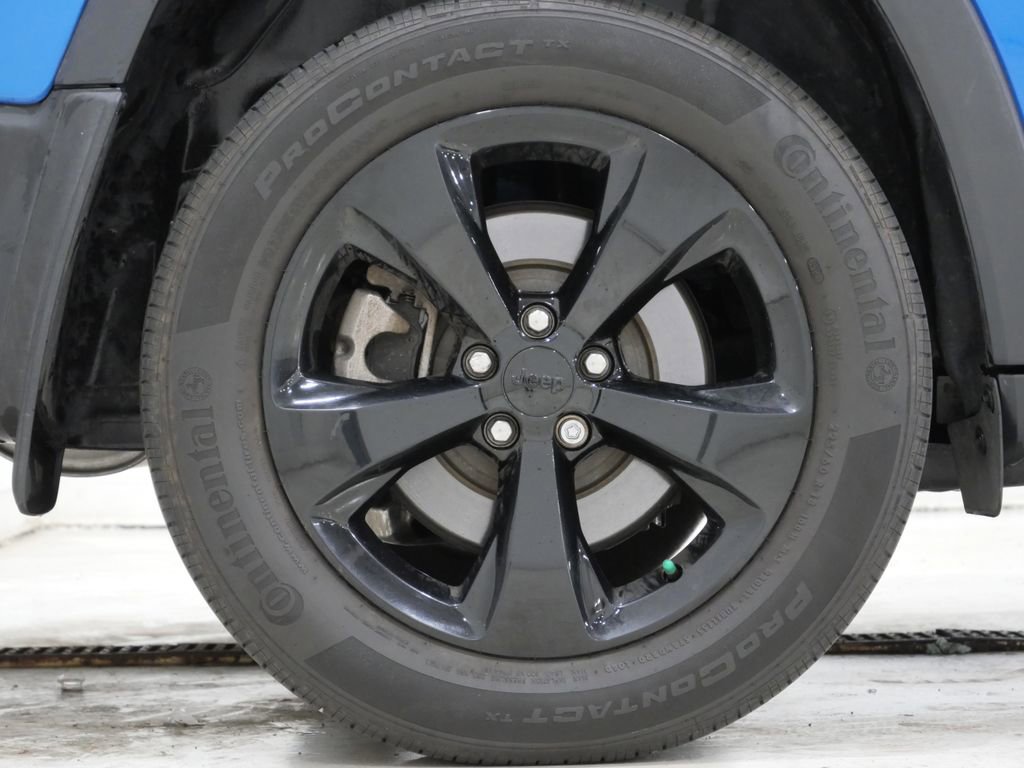 Used 2021 Jeep Cherokee Latitude Plus AWD/4WD image 9