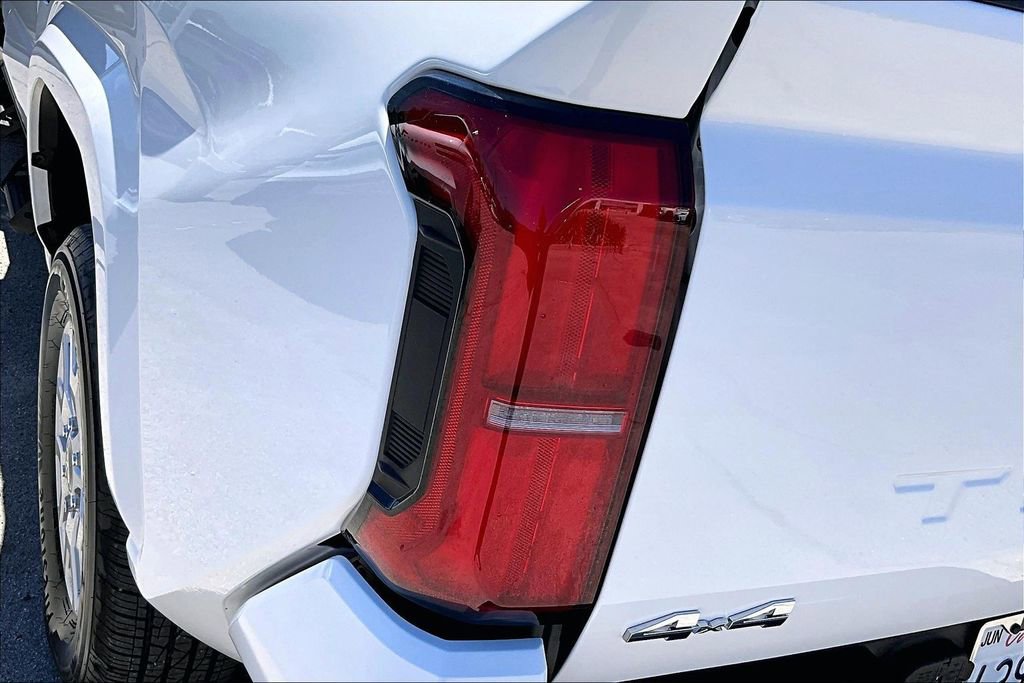 Certified 2025 Toyota Tacoma SR5 w/ SR5 Upgrade Package AWD/4WD image 24