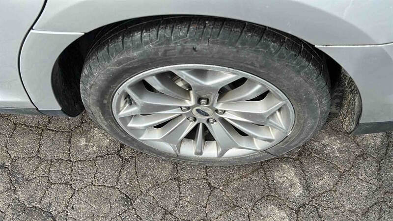 Used 2018 Ford Taurus Limited image 10