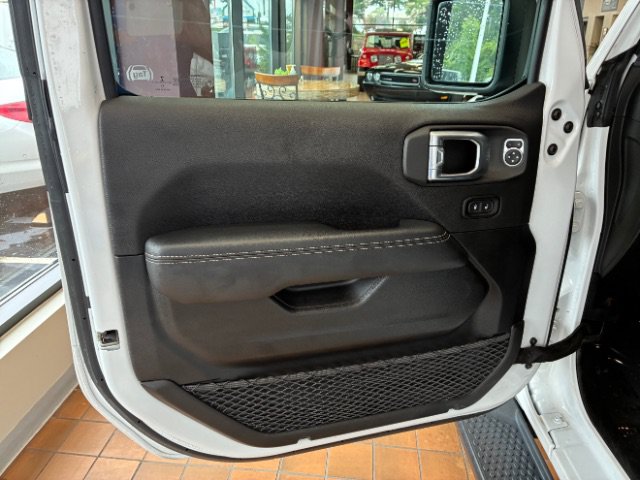 Used 2022 Jeep Wrangler Unlimited Sahara w/ Cold Weather Group AWD/4WD image 14