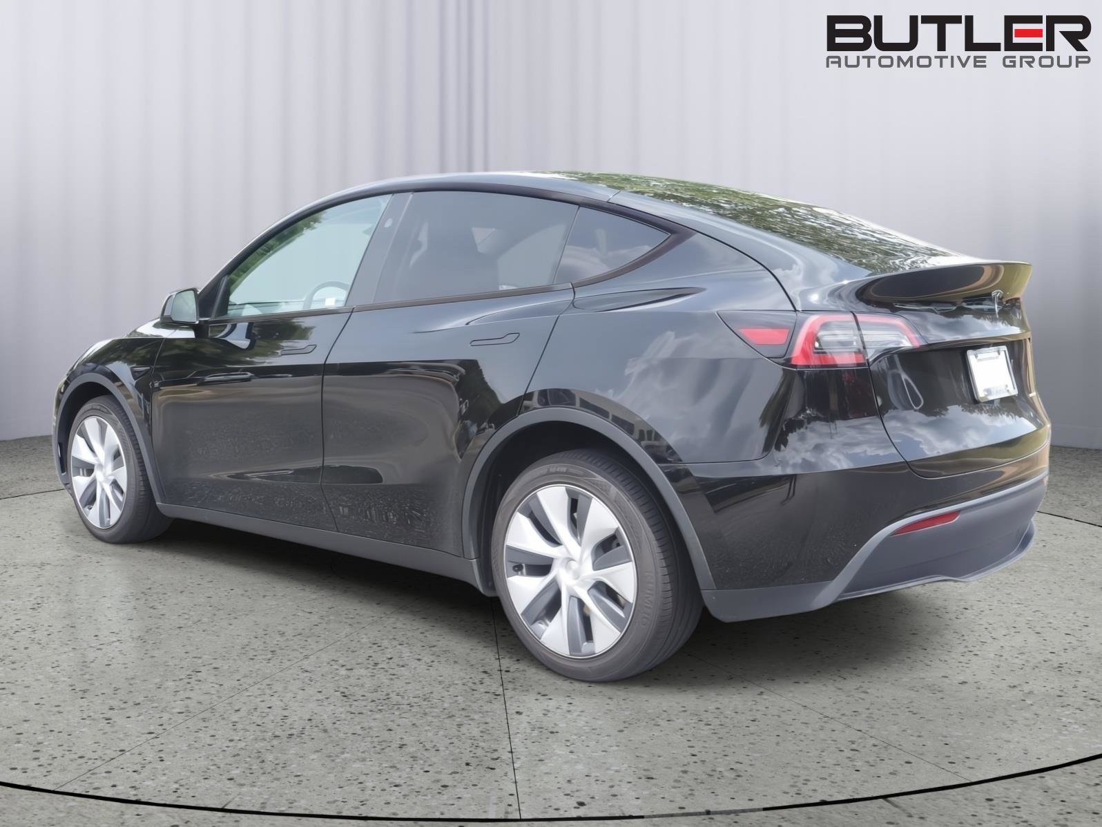 Used 2023 Tesla Model Y Long Range AWD/4WD image 5