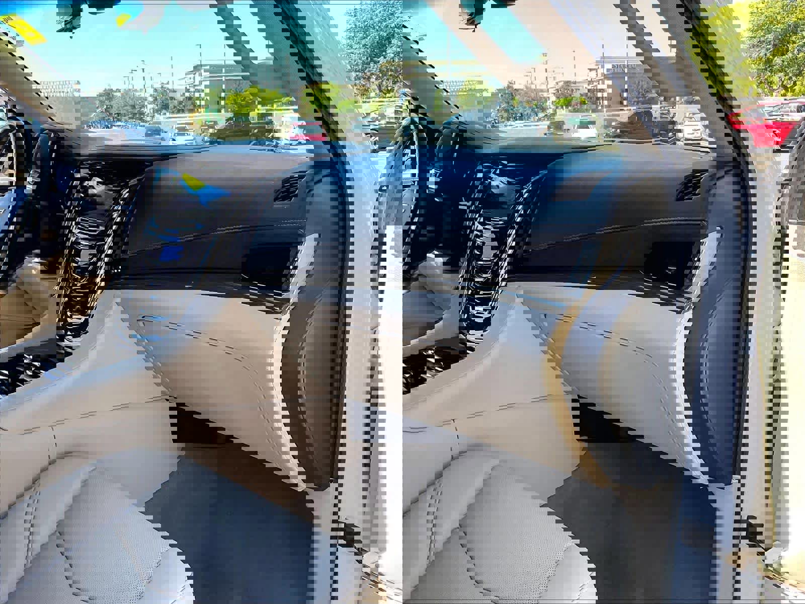 Used 2019 Cadillac Escalade Luxury AWD/4WD image 17