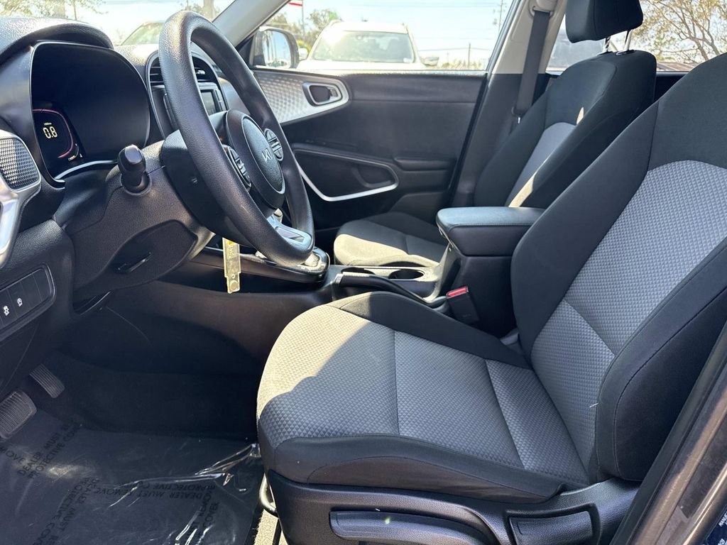 Used 2024 Kia Soul LX w/ Option Group 015 image 18
