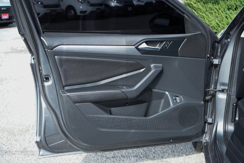Used 2022 Volkswagen Jetta SE image 14
