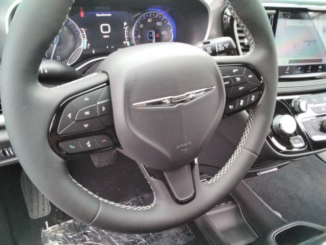 New 2026 Chrysler Pacifica Select AWD/4WD image 26