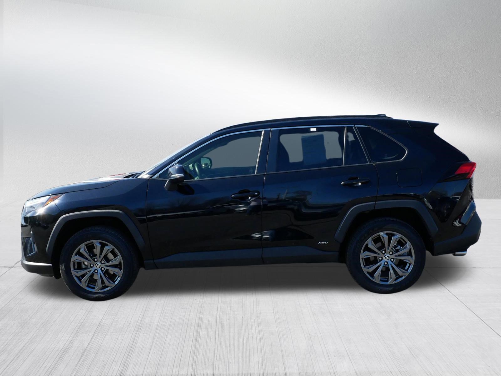 Certified 2022 Toyota RAV4 XLE Premium AWD/4WD image 4