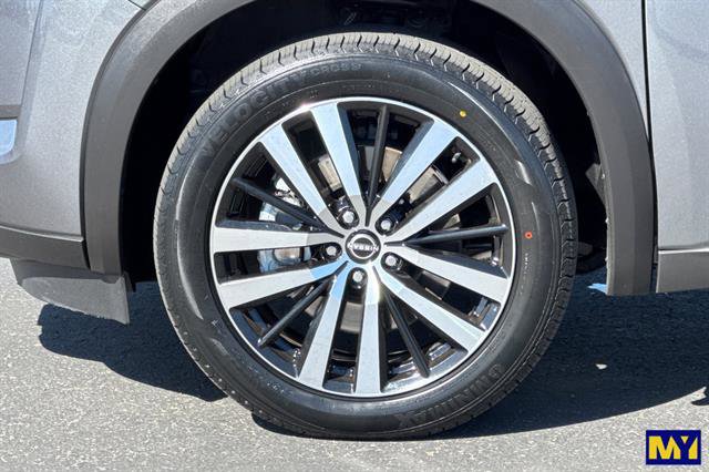 Used 2023 Nissan Pathfinder Platinum image 34