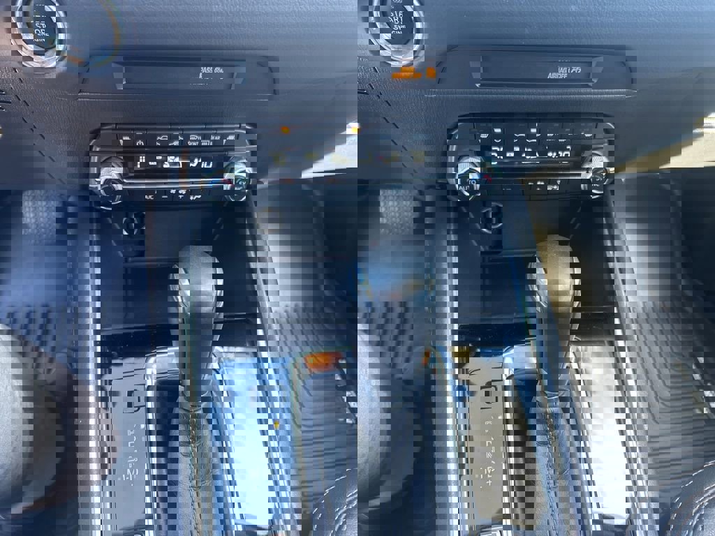 Used 2022 MAZDA CX-5 AWD 2.5 S w/ Premium Package image 12