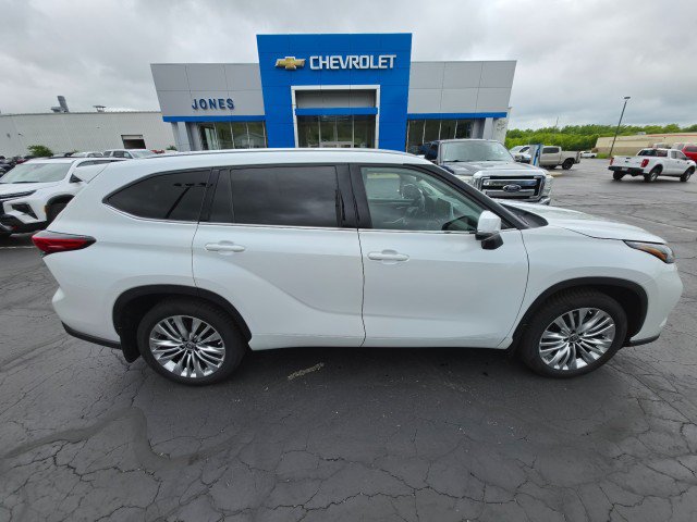 Used 2023 Toyota Highlander Platinum AWD/4WD image 6