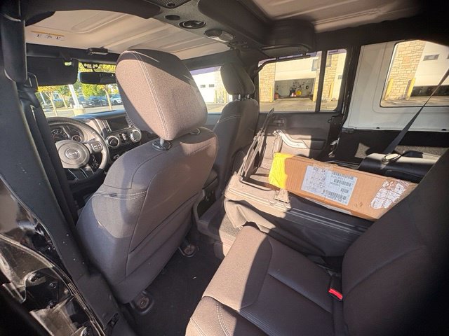 Used 2017 Jeep Wrangler Unlimited Sahara w/ Dual Top Group AWD/4WD image 15