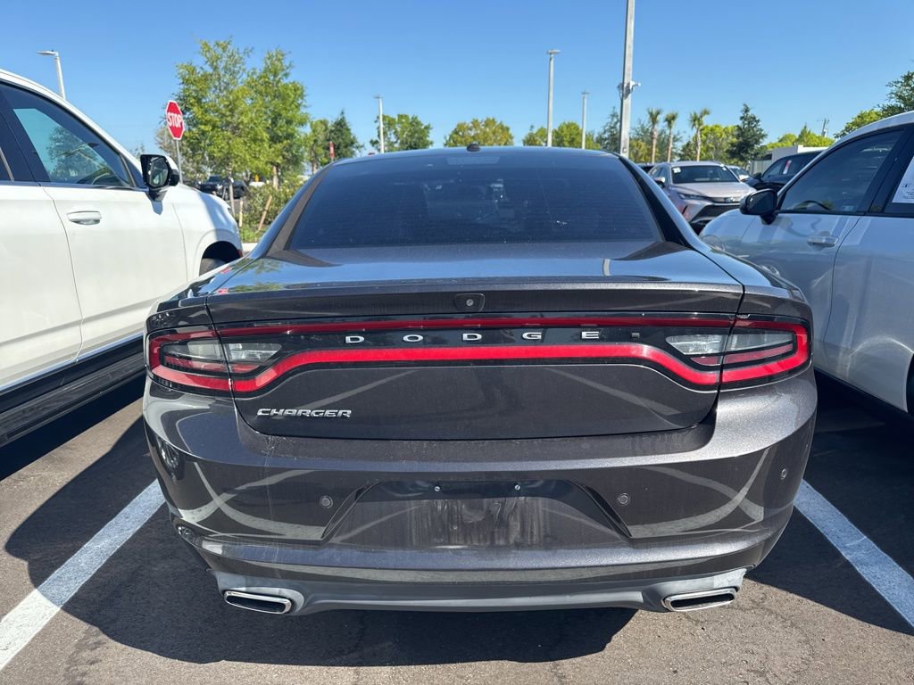Used 2020 Dodge Charger SXT w/ Leather Interior Group RWD image 5