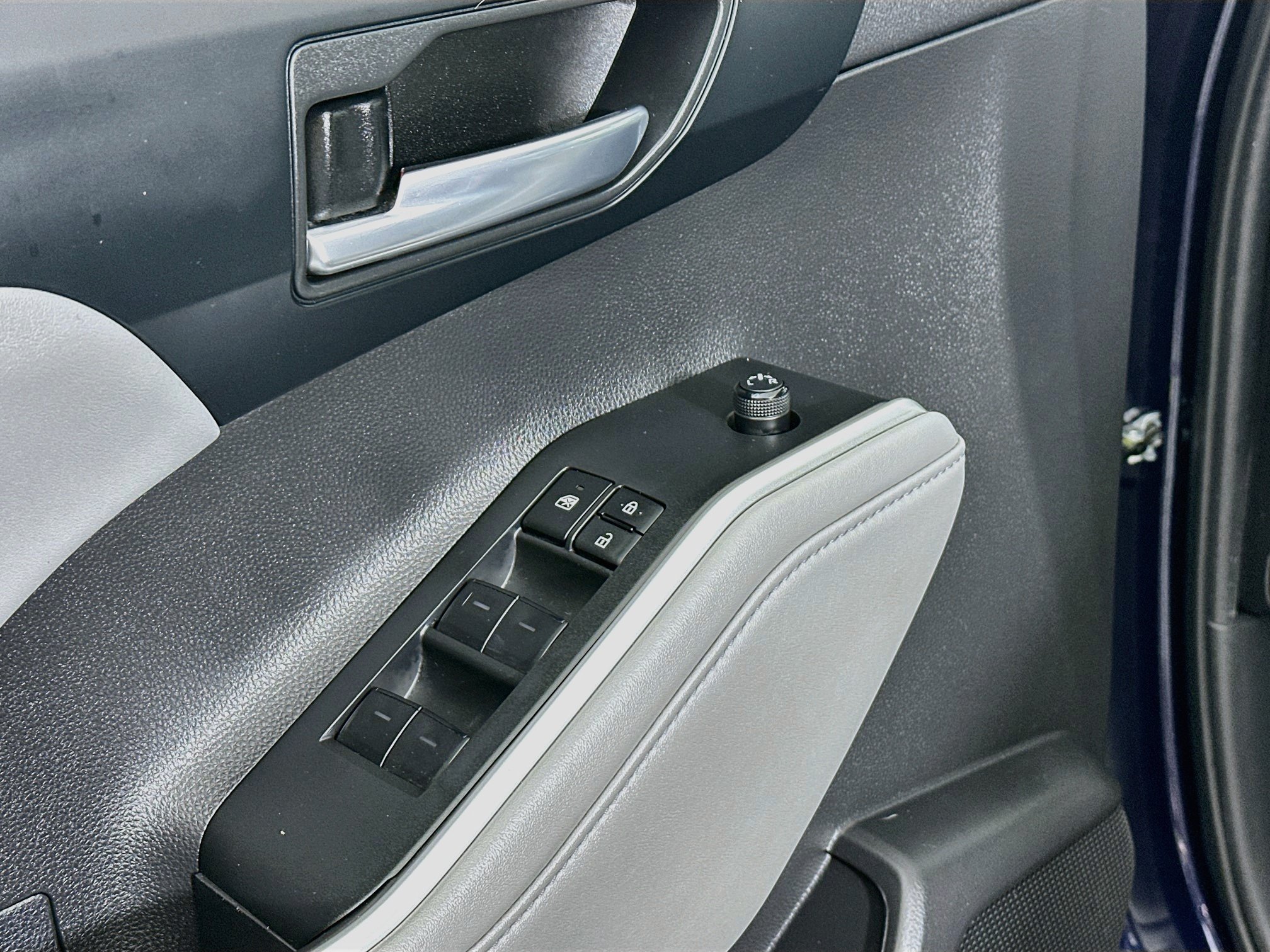 Used 2023 Toyota Highlander XLE FWD image 15