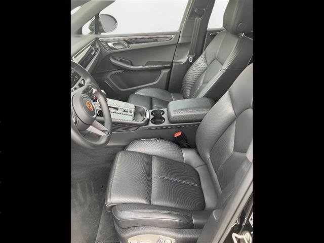 Used 2023 Porsche Macan AWD/4WD image 12