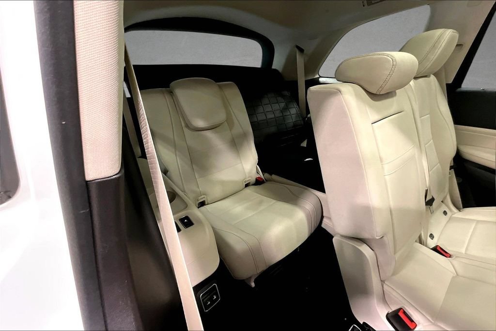 Used 2023 Mercedes-Benz GLS 450 4MATIC image 26