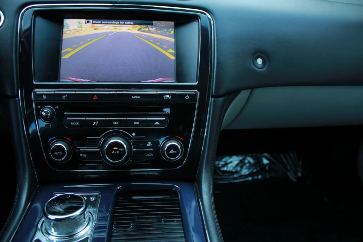 Used 2012 Jaguar XJ RWD image 16