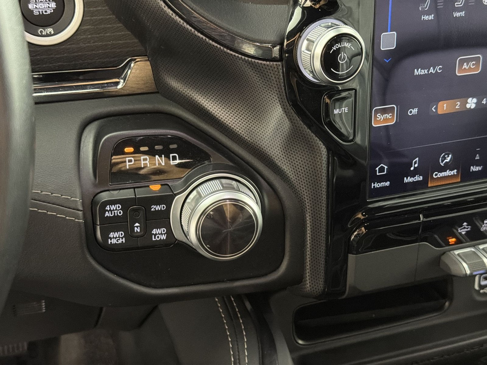 Used 2022 RAM 1500 Limited w/ Body Color Bumper Group AWD/4WD image 22