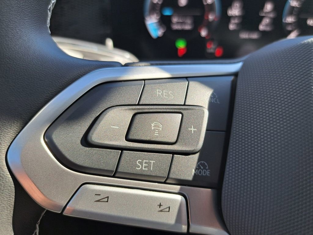 New 2026 Volkswagen Tiguan SE image 13