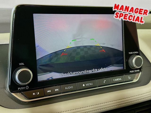 Used 2025 Nissan Rogue SV image 16