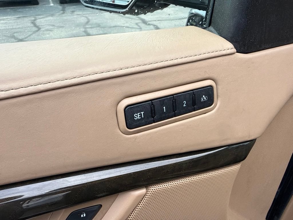 Used 2018 Cadillac Escalade ESV Platinum AWD/4WD image 16