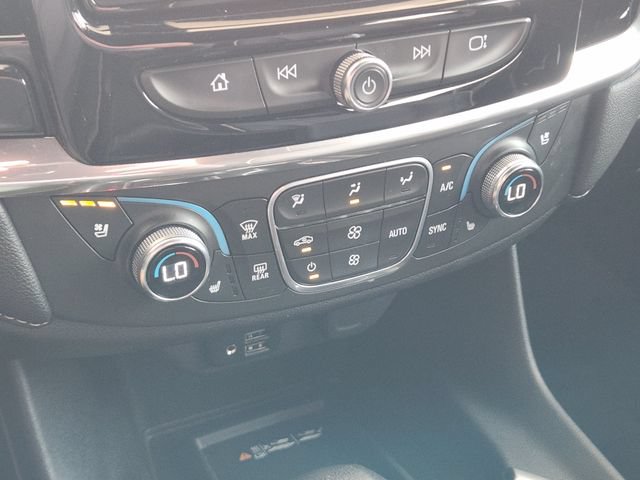 Used 2022 Chevrolet Traverse Premier FWD image 21
