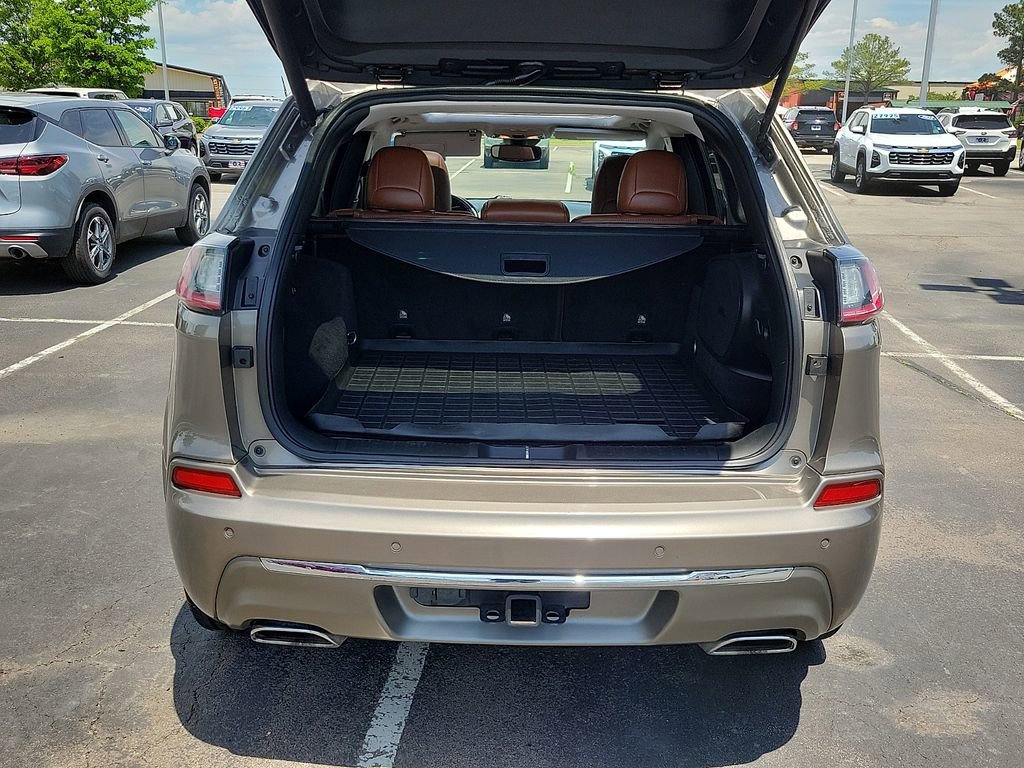 Used 2019 Jeep Cherokee Overland w/ Technology Group AWD/4WD image 8