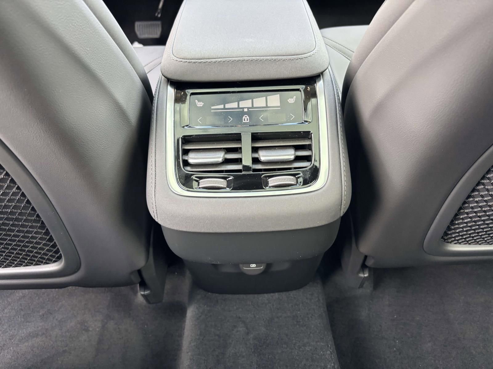 Used 2026 Volvo XC90 B6 Plus w/ Protection Package Premier AWD/4WD image 32
