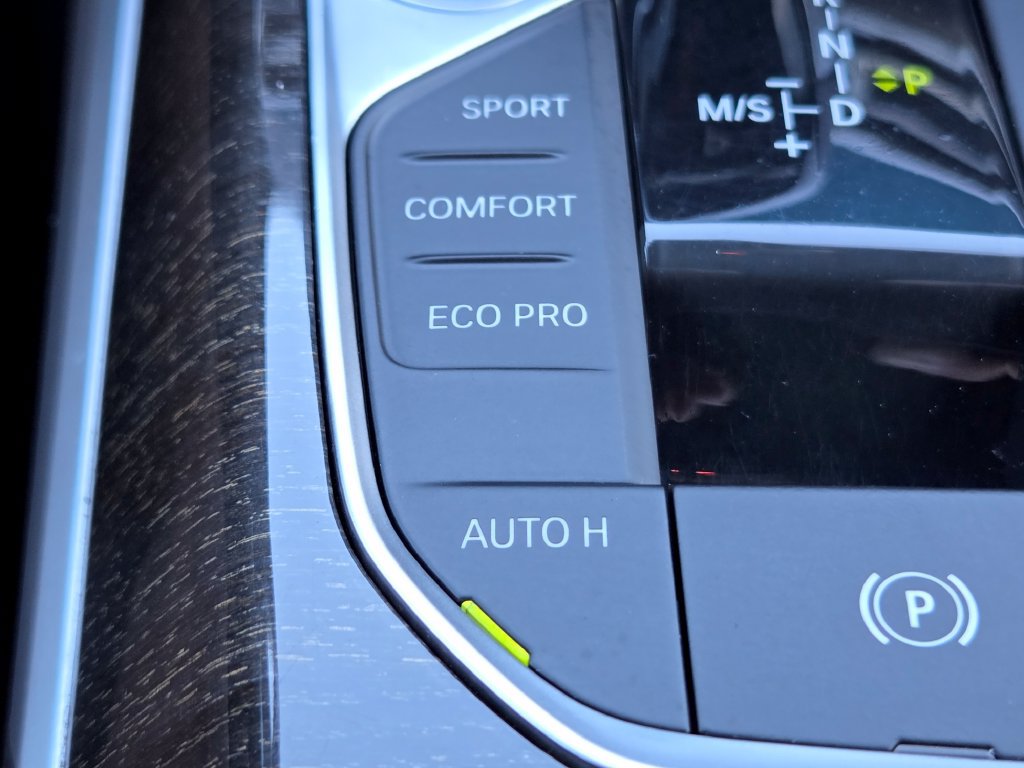 Used 2020 BMW 330i xDrive Sedan w/ Convenience Package AWD/4WD image 17