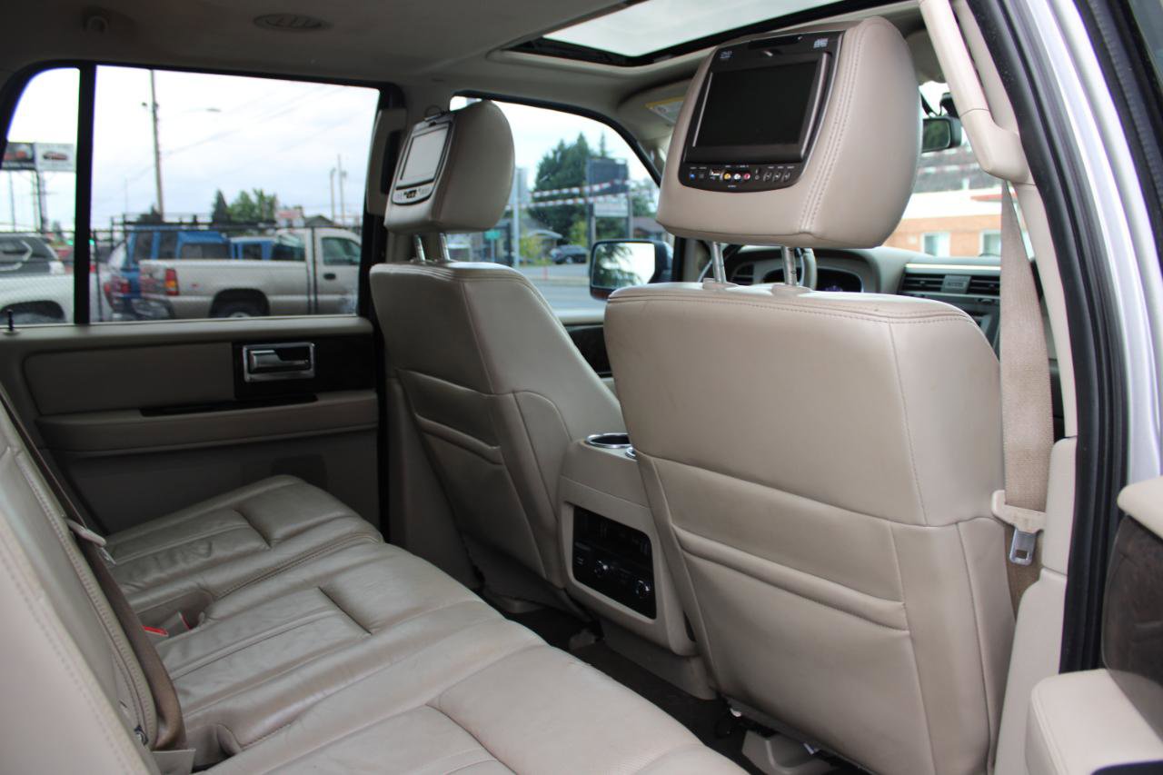 Used 2015 Lincoln Navigator L 4WD image 16