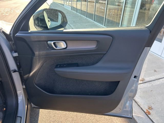 Certified 2025 Volvo XC40 B5 Plus AWD/4WD image 13