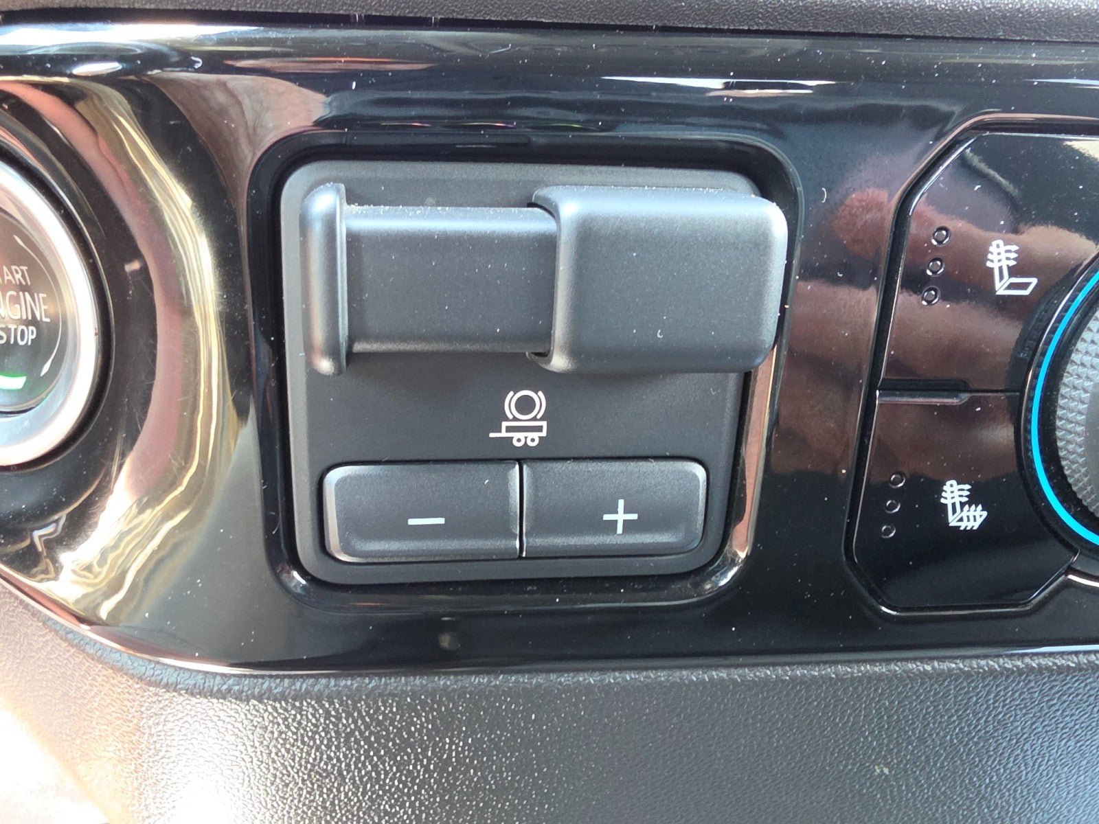 Used 2023 Chevrolet Silverado 1500 LT AWD/4WD image 42