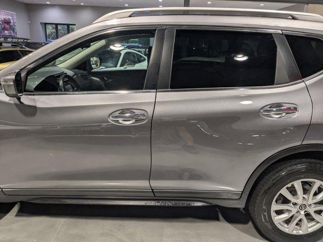 Used 2018 Nissan Rogue SV image 5