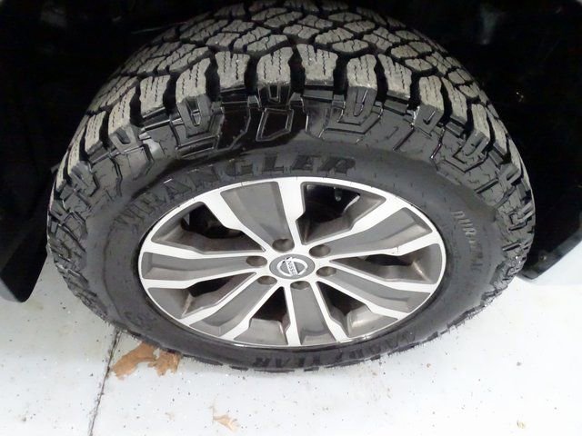 Used 2017 Nissan Titan SL w/ SL Towing Convenience Package image 27