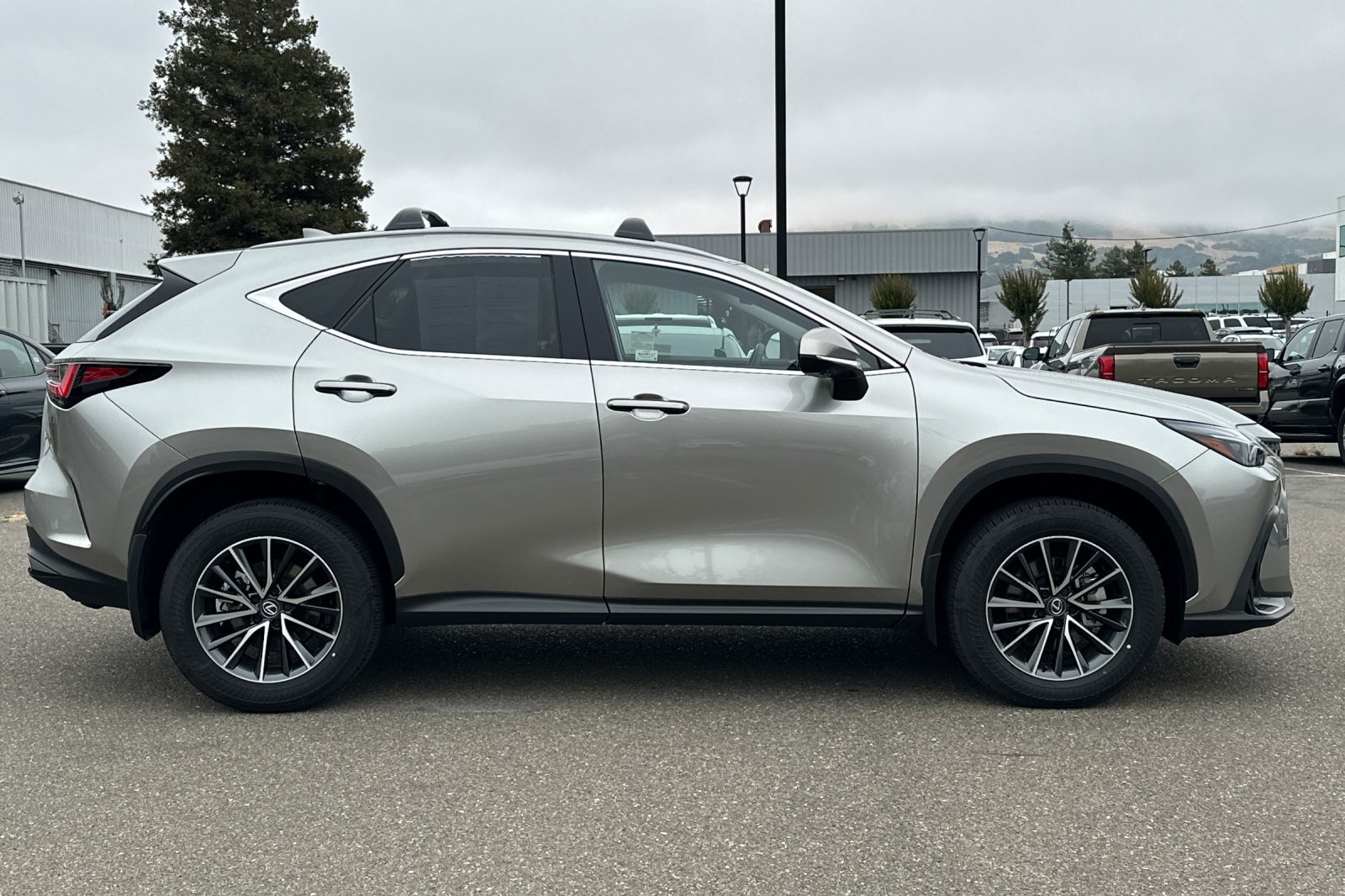 Used 2025 Lexus NX 350h AWD w/ Accessory Package (2T) image 3