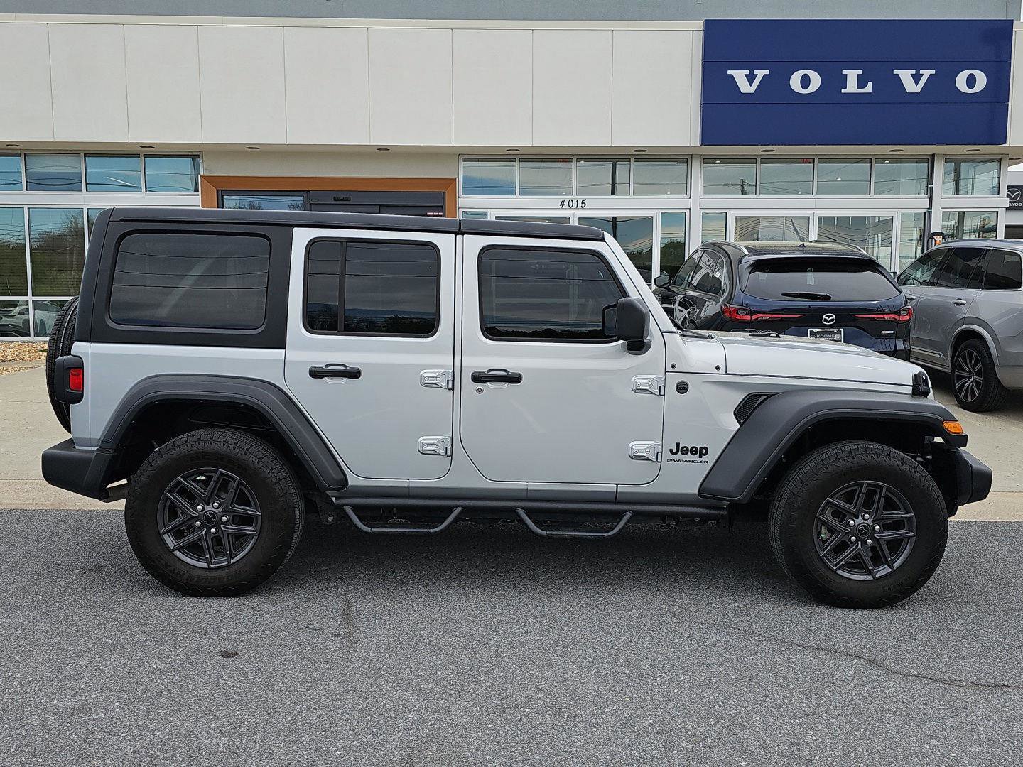 Used 2024 Jeep Wrangler Sport S image 6