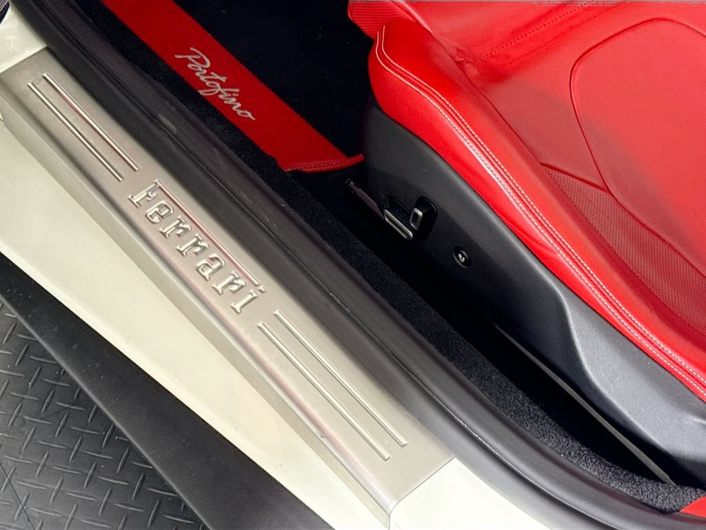 Used 2020 Ferrari Portofino RWD image 15
