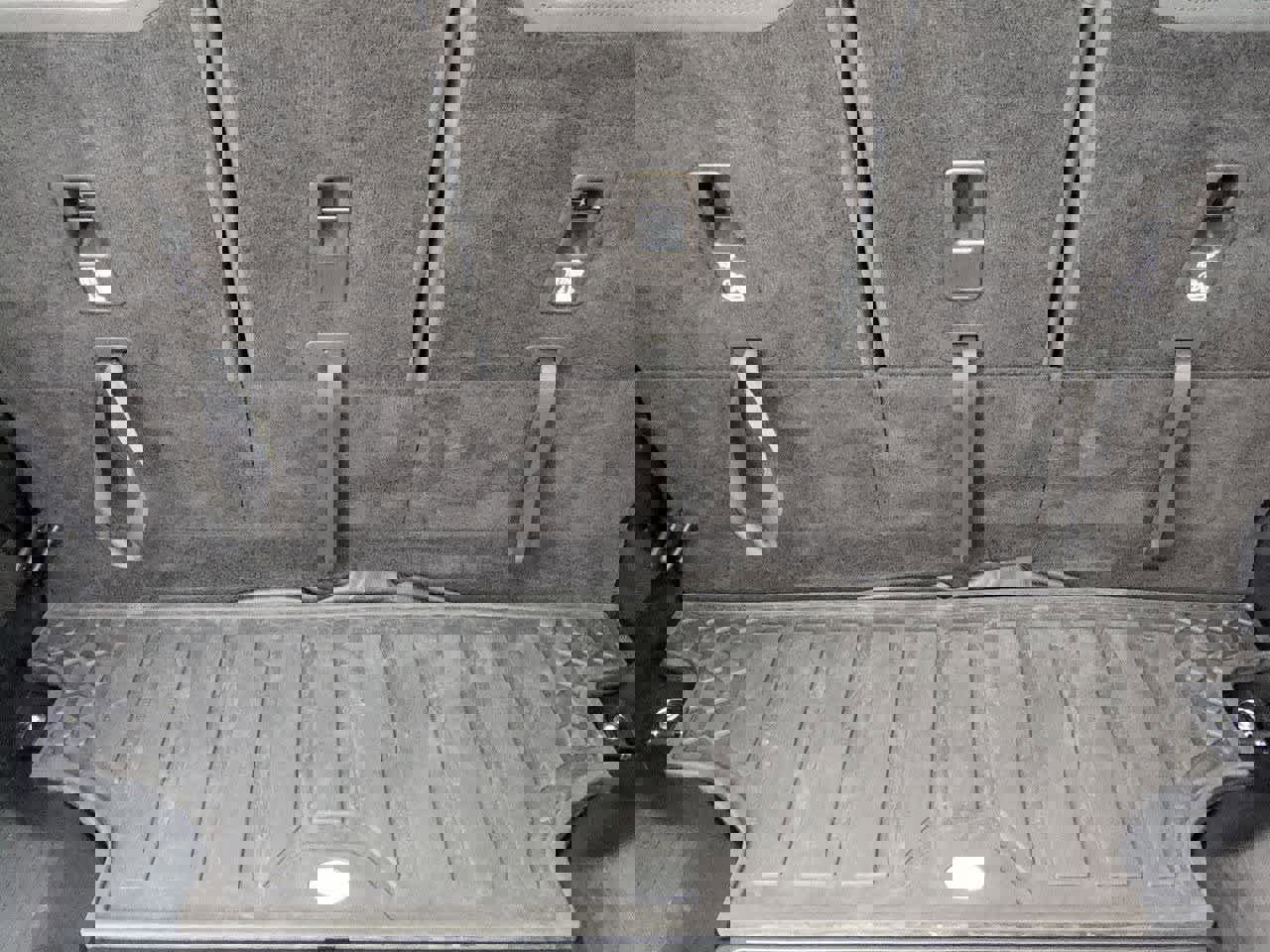 Used 2024 Land Rover Defender 130 S image 36