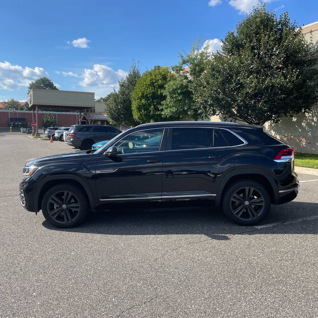 Used 2022 Volkswagen Atlas Cross Sport SEL R-Line AWD/4WD image 3