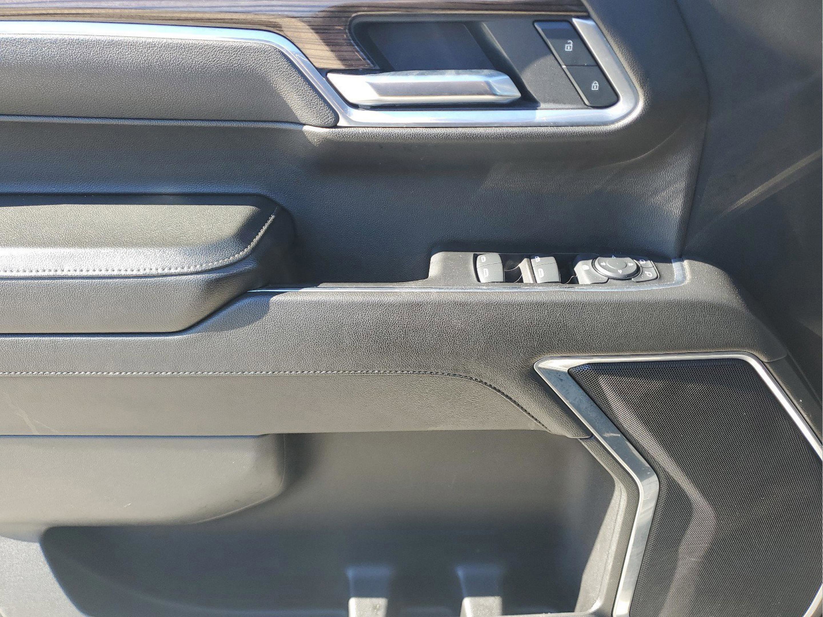 Used 2025 Chevrolet Silverado 1500 LT AWD/4WD image 13