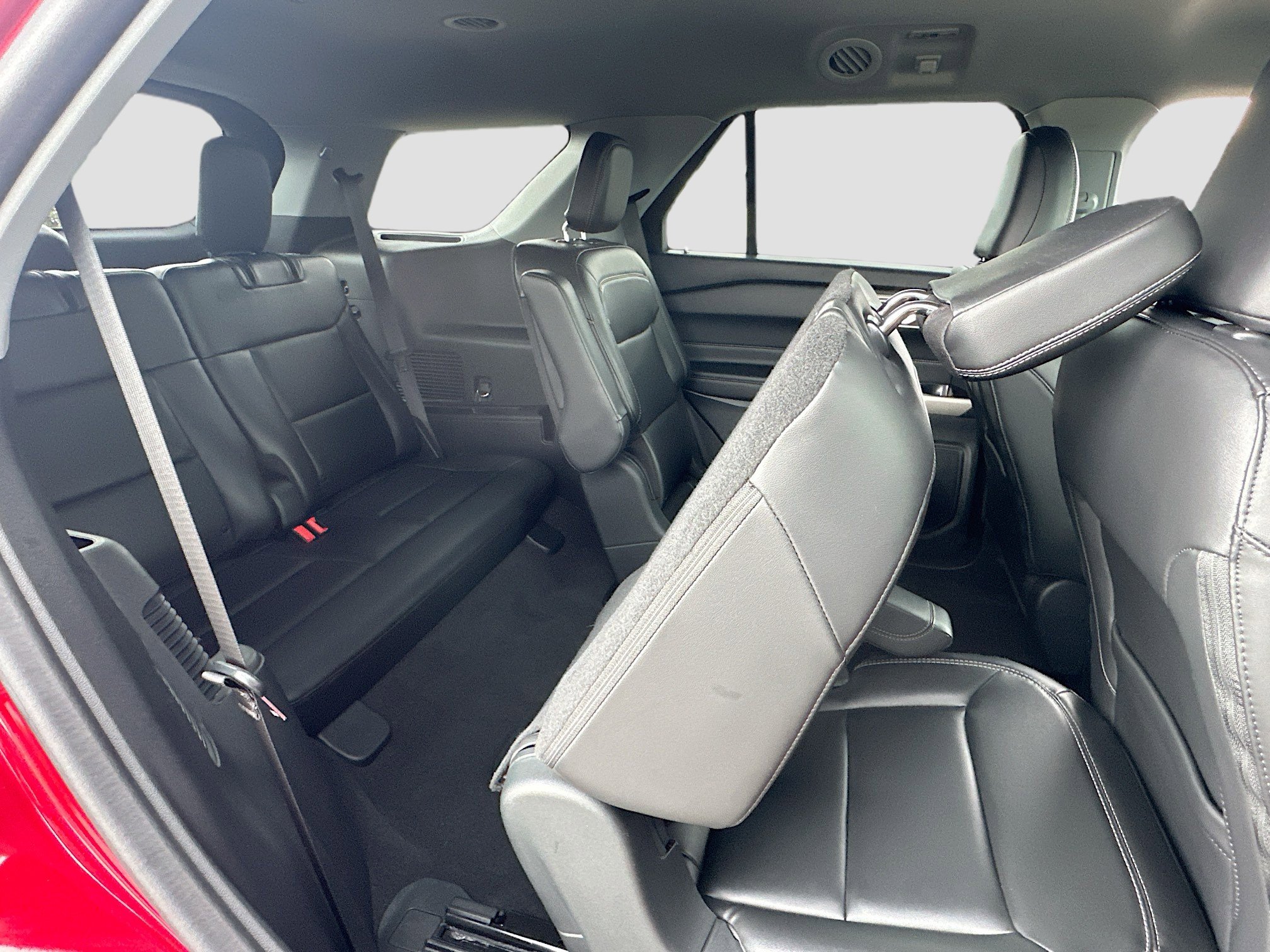 Certified 2022 Ford Explorer XLT w/ Equipment Group 202A image 26