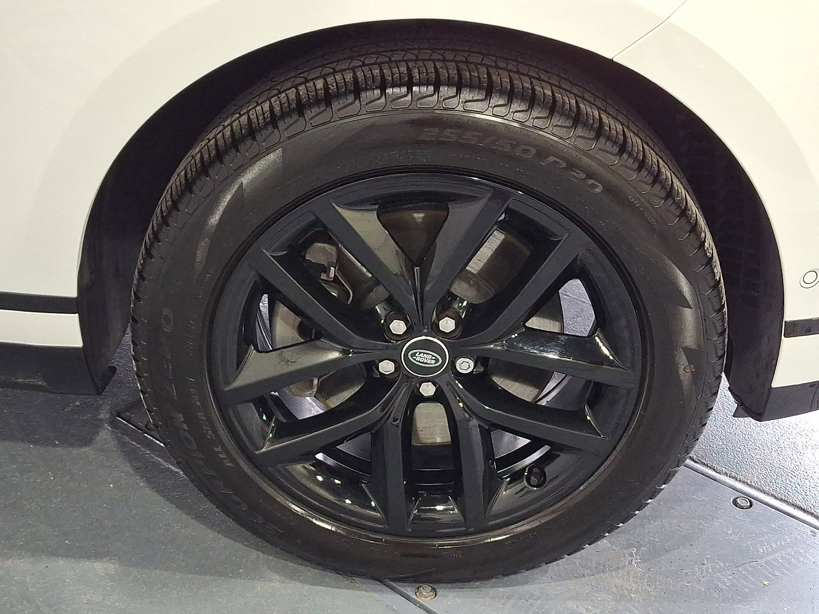 Certified 2026 Land Rover Range Rover Velar Dynamic SE image 7