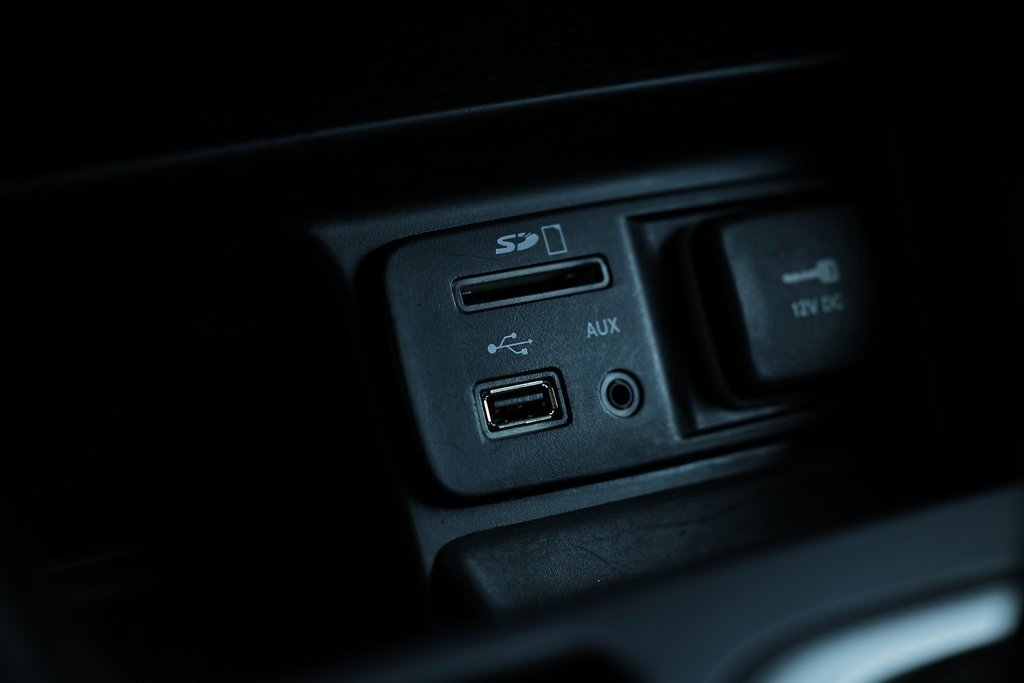 Used 2018 Jeep Cherokee Latitude Plus w/ Comfort/Convenience Group image 36