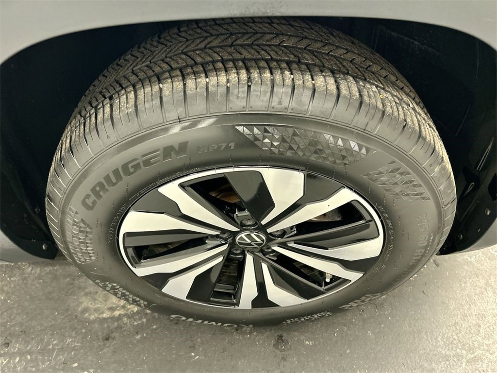 Certified 2025 Volkswagen Atlas SE image 11