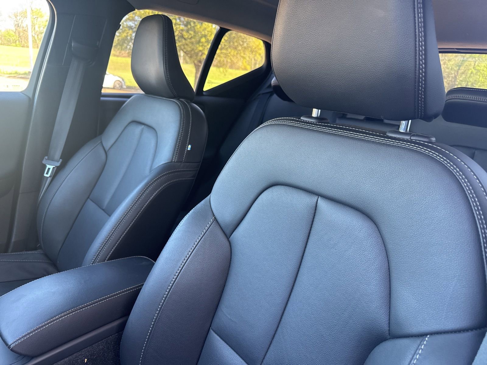 Used 2024 Volvo XC40 B5 Plus image 15