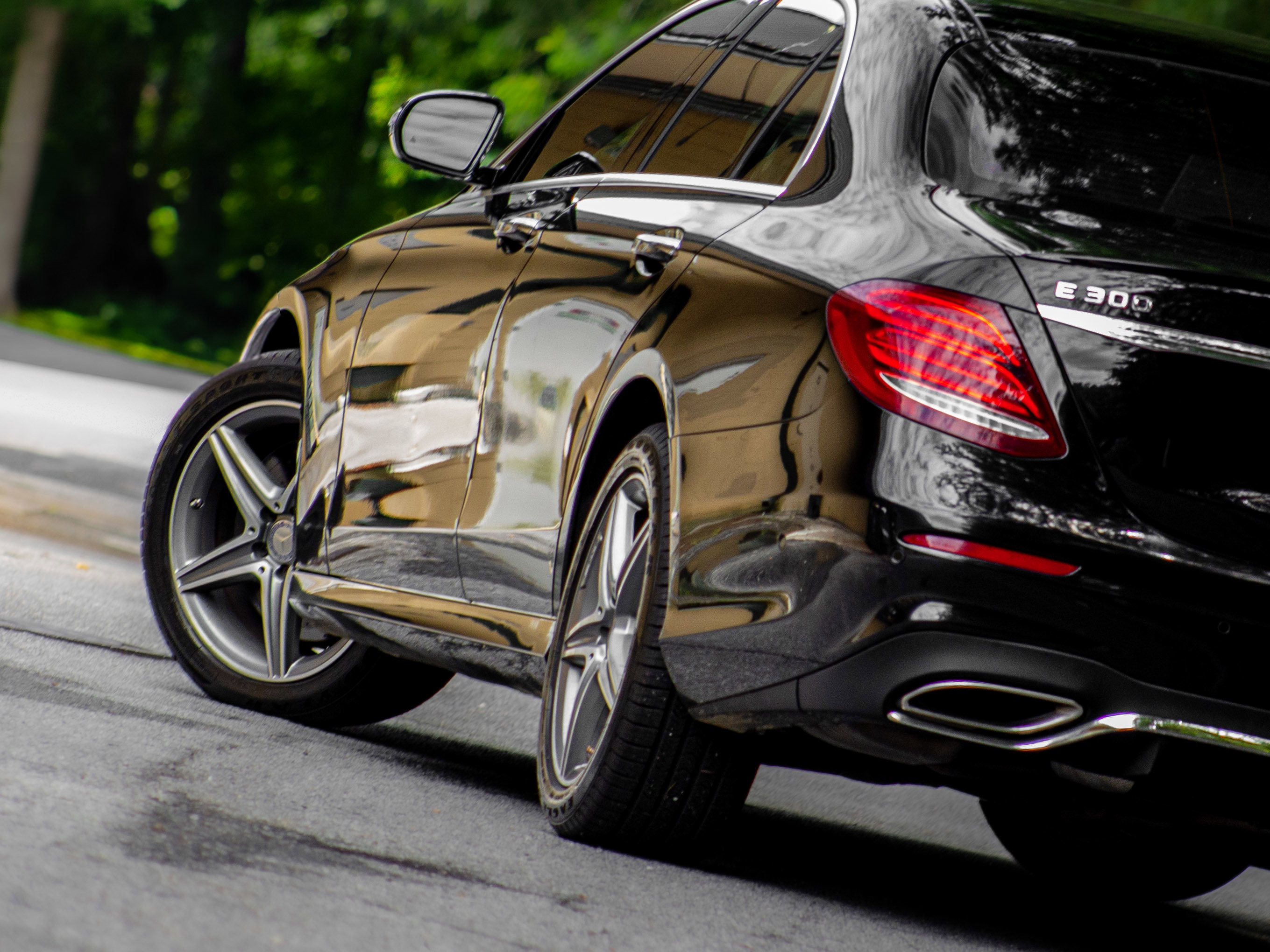 Used 2017 Mercedes-Benz E 300 4MATIC image 31