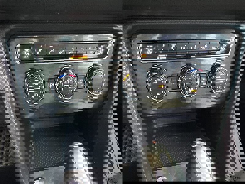 Used 2021 Volkswagen Tiguan SE w/ Panoramic Sunroof Package AWD/4WD image 21