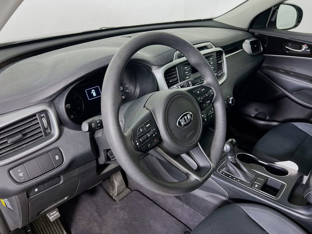 Used 2017 Kia Sorento L image 8