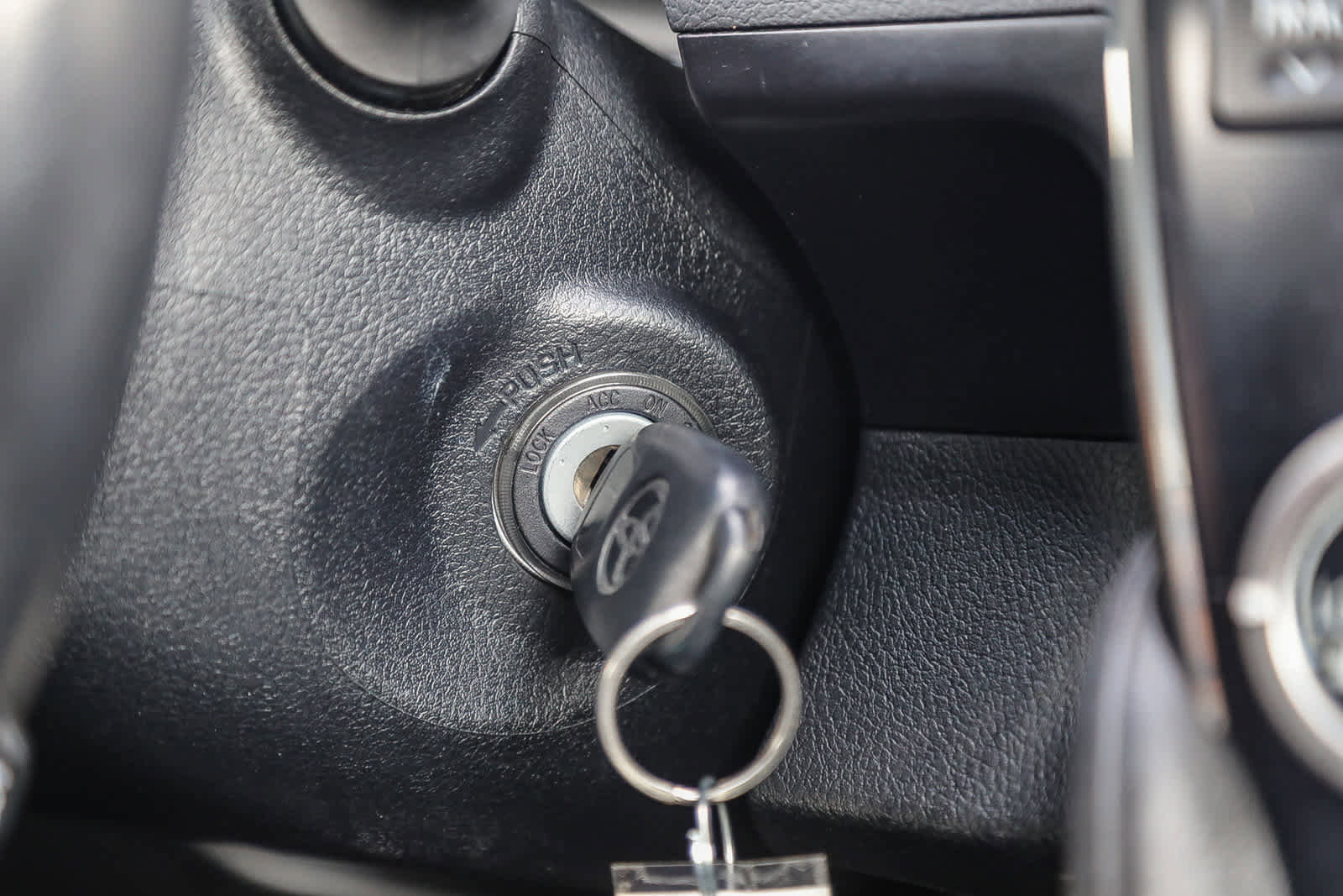 Used 2012 Toyota Camry SE image 23